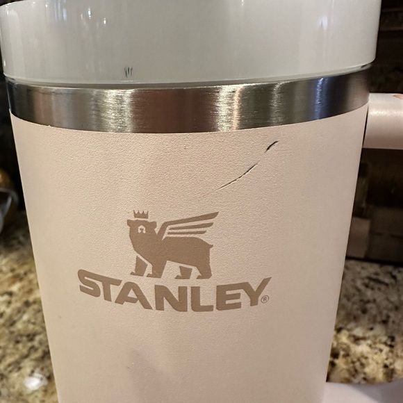 40oz rose quartz Stanley - Picture 4 of 4